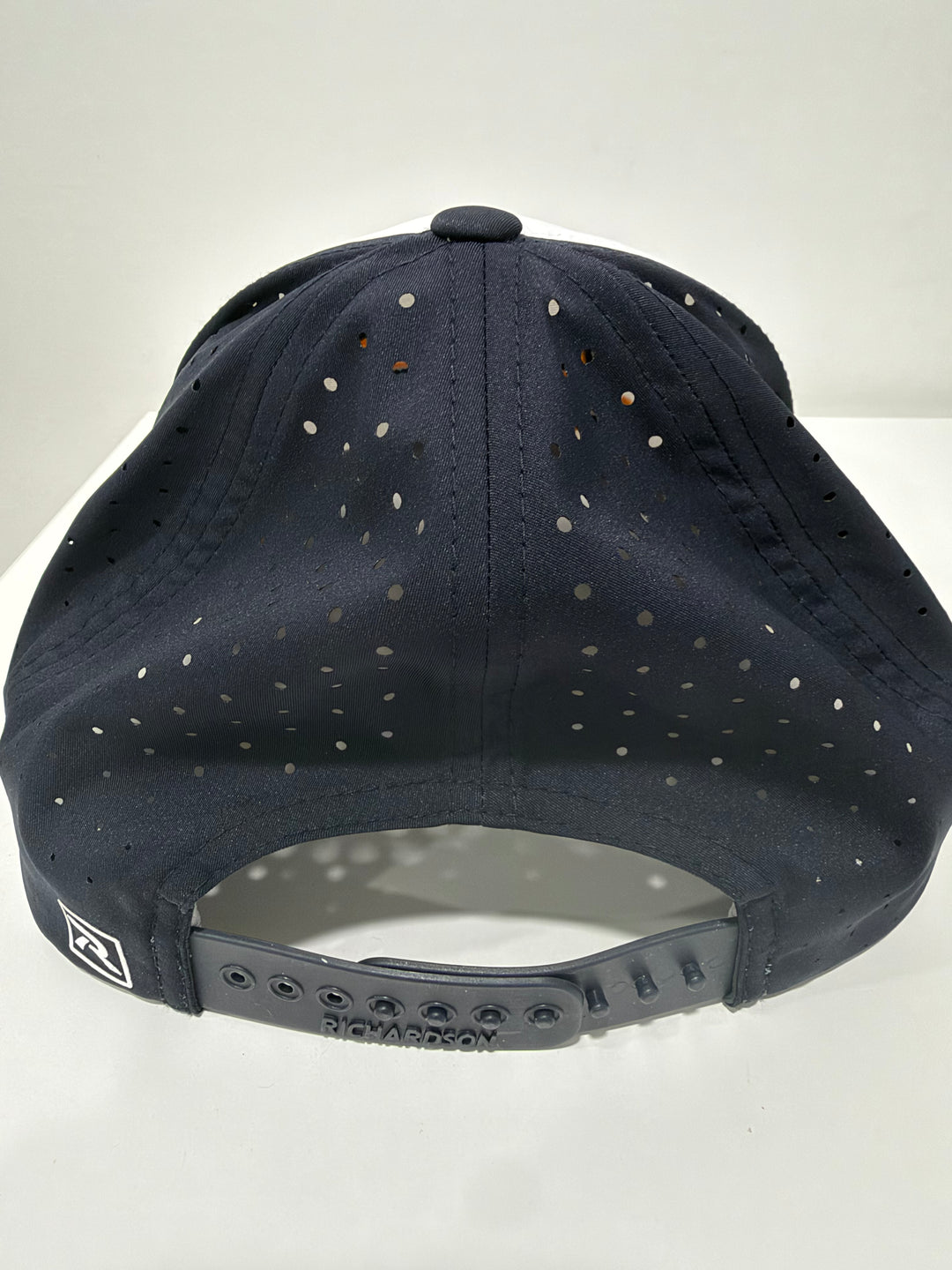 NEW White Hat w/ Navy Bill &amp; Back R-Flex Snapback | IG Logo